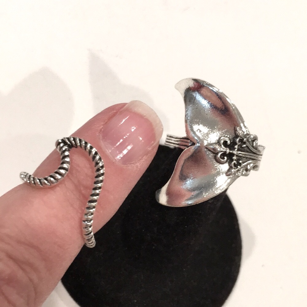 🔴 Whale Tale & Wave Ring Set